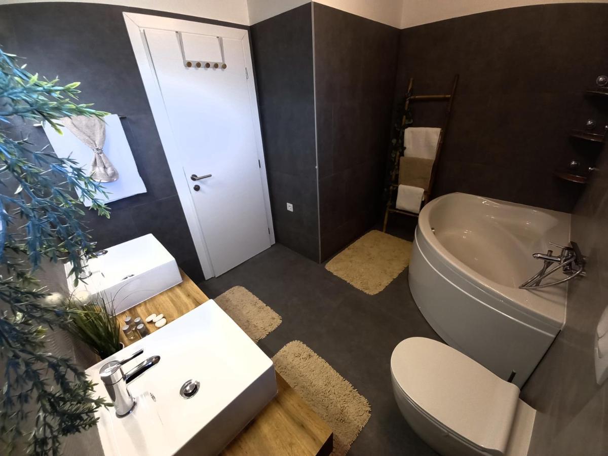 Villa Tia With Heated Pool & Jacuzzi Murvica  Ngoại thất bức ảnh