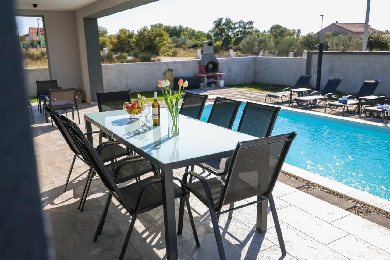 Villa Tia With Heated Pool & Jacuzzi Murvica  Ngoại thất bức ảnh