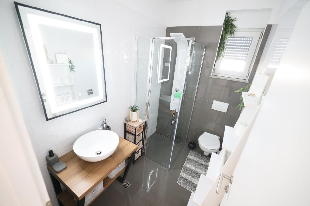 Villa Tia With Heated Pool & Jacuzzi Murvica  Ngoại thất bức ảnh
