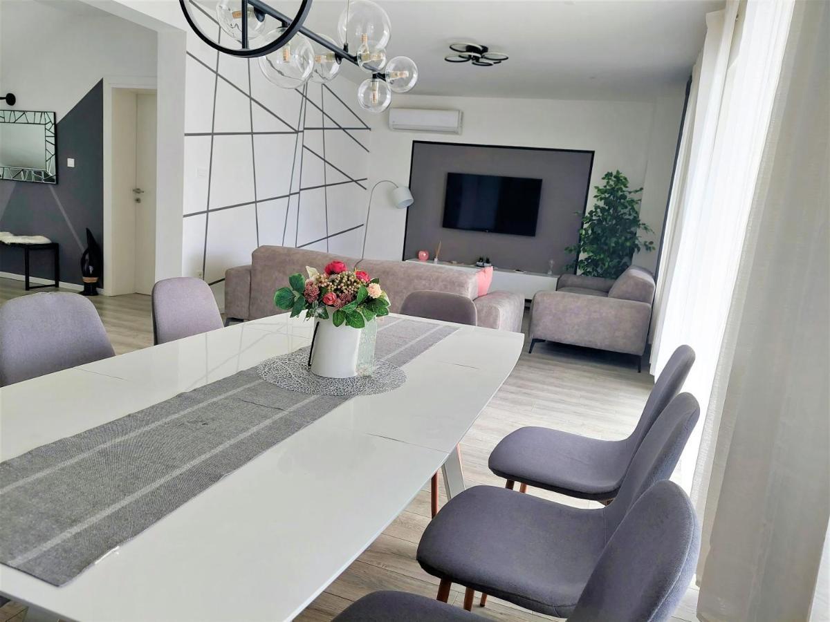 Villa Tia With Heated Pool & Jacuzzi Murvica  Ngoại thất bức ảnh